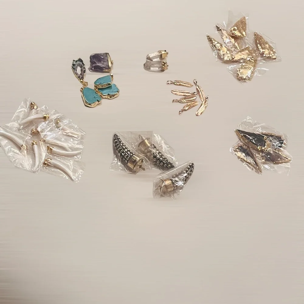 33pc Gold Jewelry Pendants Assortment Electroplated & Quartz